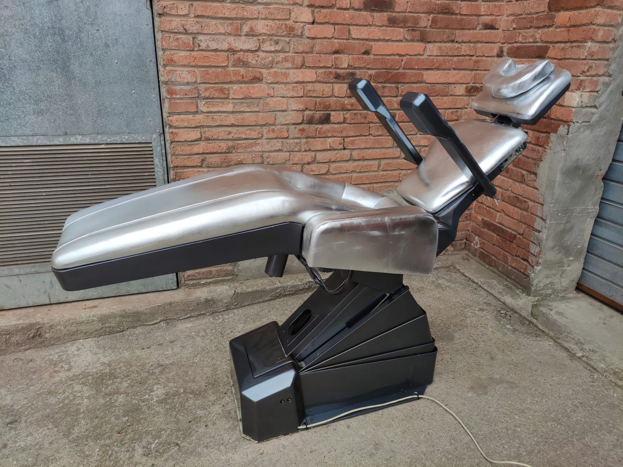 sillon barbero reclinable skay pintado -funciona (120eu) 1u